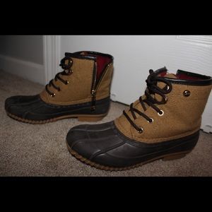 Tommy Hilfiger size 8 boots